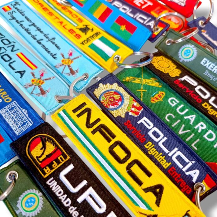 Llaveros y lanyards personalizados reales de Guía Militar